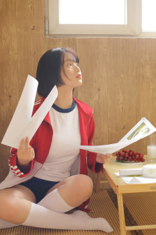 一边解内裤一边吻胸的视频